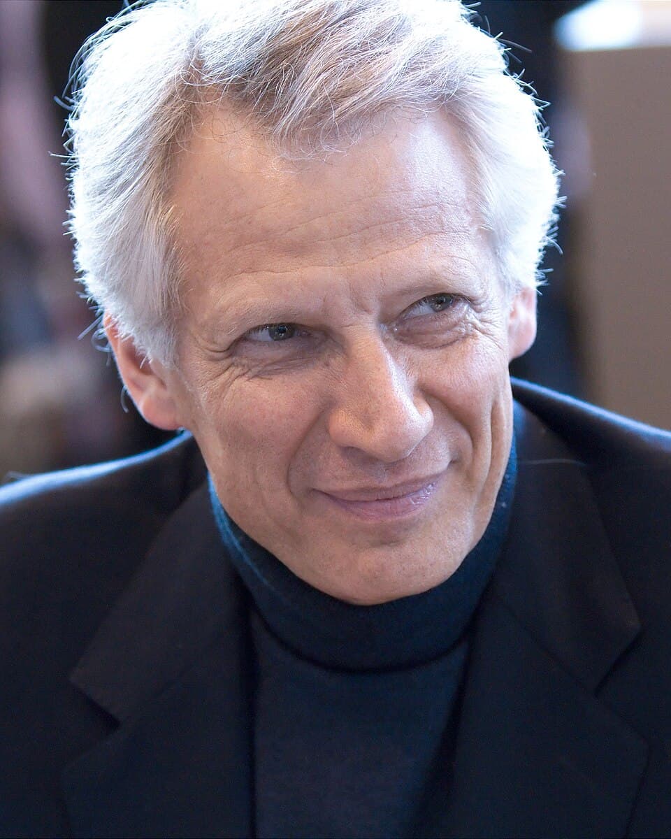 Georges Seguin (Okki) / Wikimedia Commons (CC BY-SA 3.0) Portrait de Dominique de Villepin